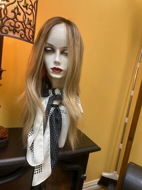 Long Layered Women's Wig in Honey Blonde - Sleek Everyday Style